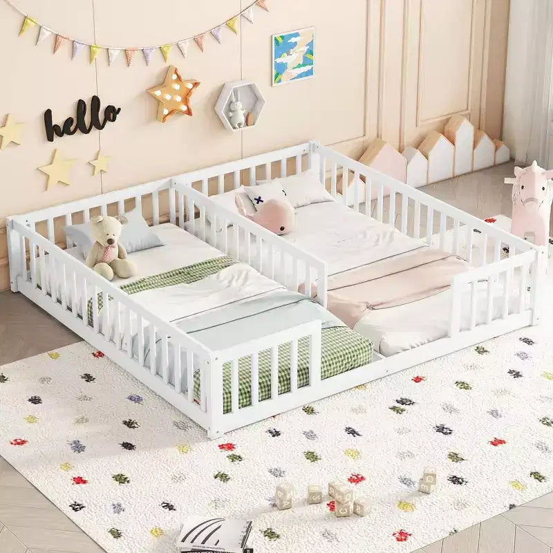 Cadre de lit double Okak avec barrières de sécurité, sans porte, lit au sol moderne pour chambre de tout-petits/enfants