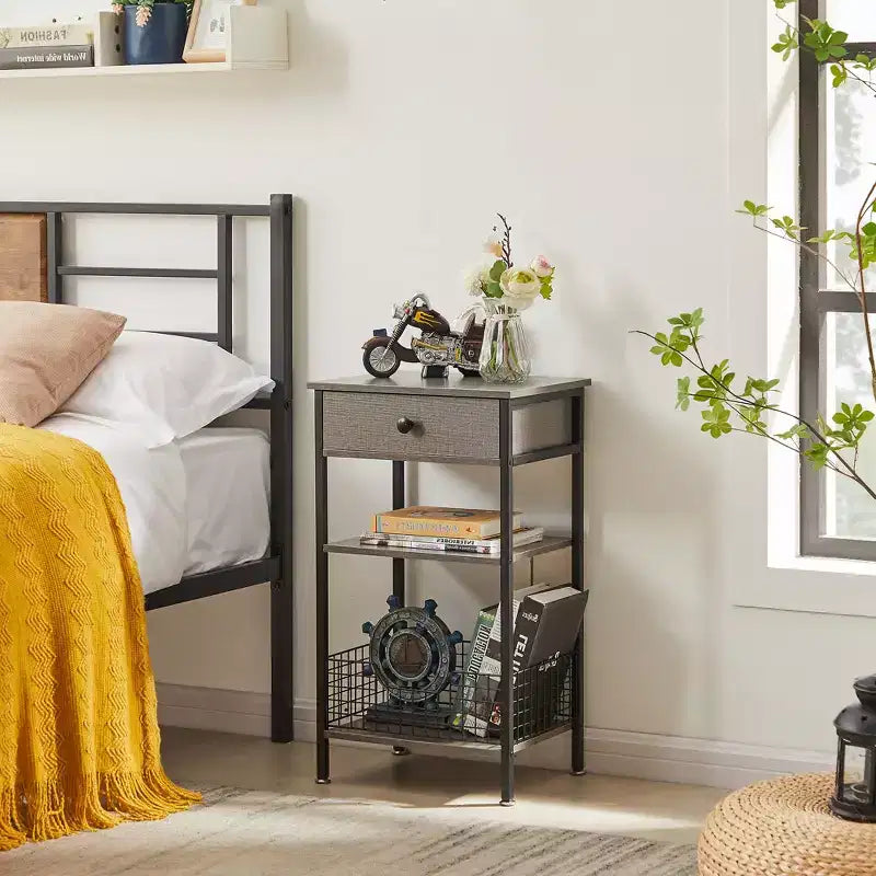 Table d'appoint haute VECELO, avec étagère de rangement et panier coulissant en métal pour salon ou chambre, gris/marron