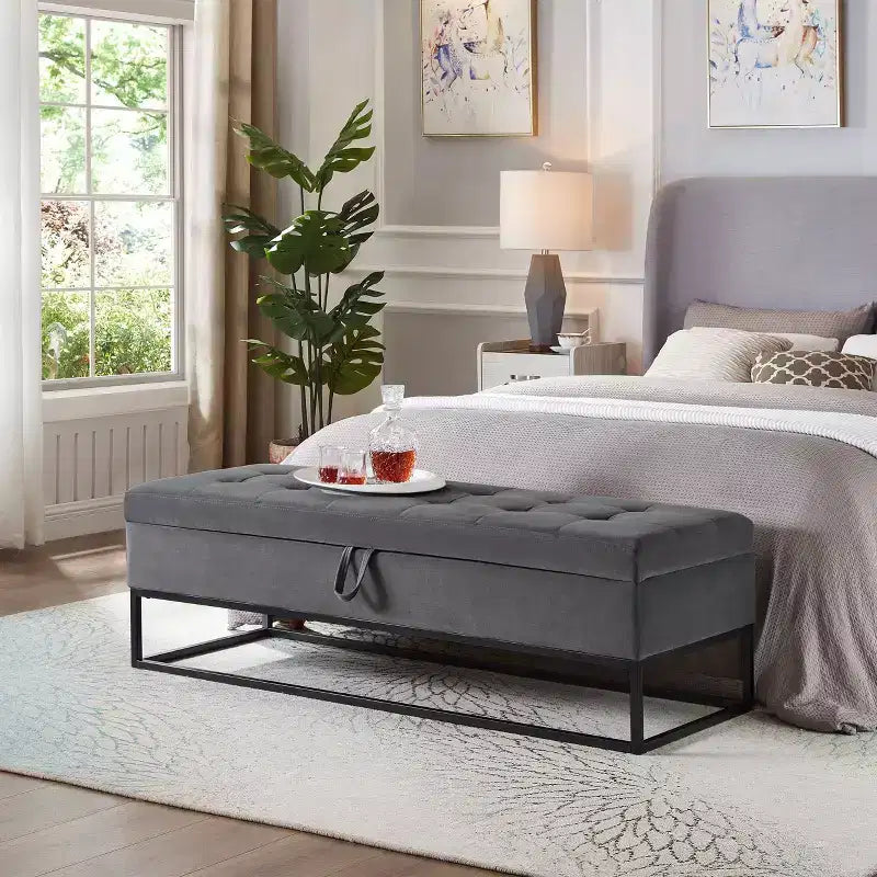 Banc ottoman de rangement en velours Okak 58.6 avec base en métal, capitonné et repose-pieds, banc de lit pour entrée et chambre à coucher.