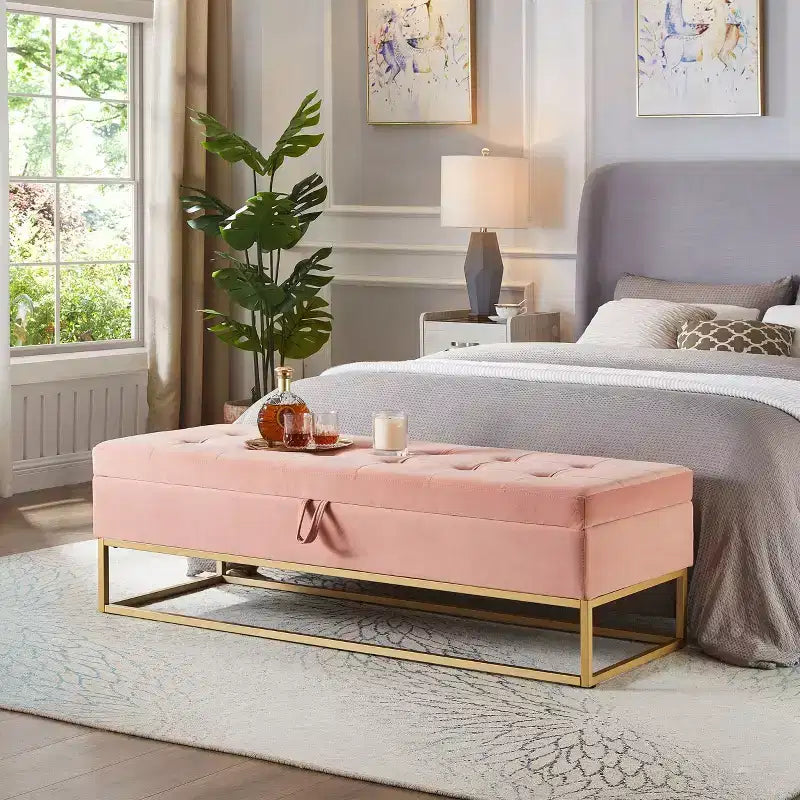 Banc ottoman de rangement en velours Okak 58.6 avec base en métal, capitonné et repose-pieds, banc de lit pour entrée et chambre à coucher.