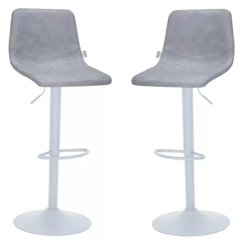Tabourets de bar LeisureMod Tilbury avec base en fer blanc, tabourets de comptoir réglables en hauteur avec siège en cuir, fonction pivotante et repose-pieds, lot de 2