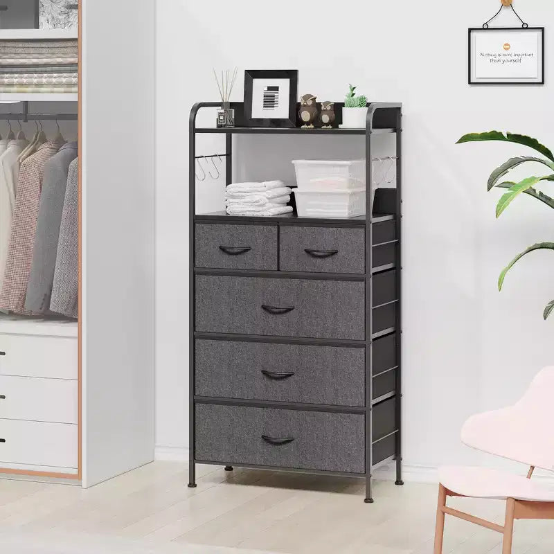 Commode à 5 tiroirs en tissu avec plateau en bois - Organiseur de rangement robuste à cadre métallique pour chambre, couloir, entrée