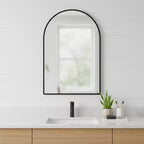 Miroir d'appoint HomeRoots 35 à cadre arqué en métal noir