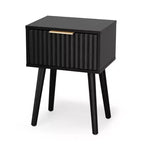 Table de chevet Karl Home 39,8 cm, noire, avec relief, panneaux de particules et MDF, mélamine et formage sous vide, 1 tiroir, pieds hauts (2 pièces)