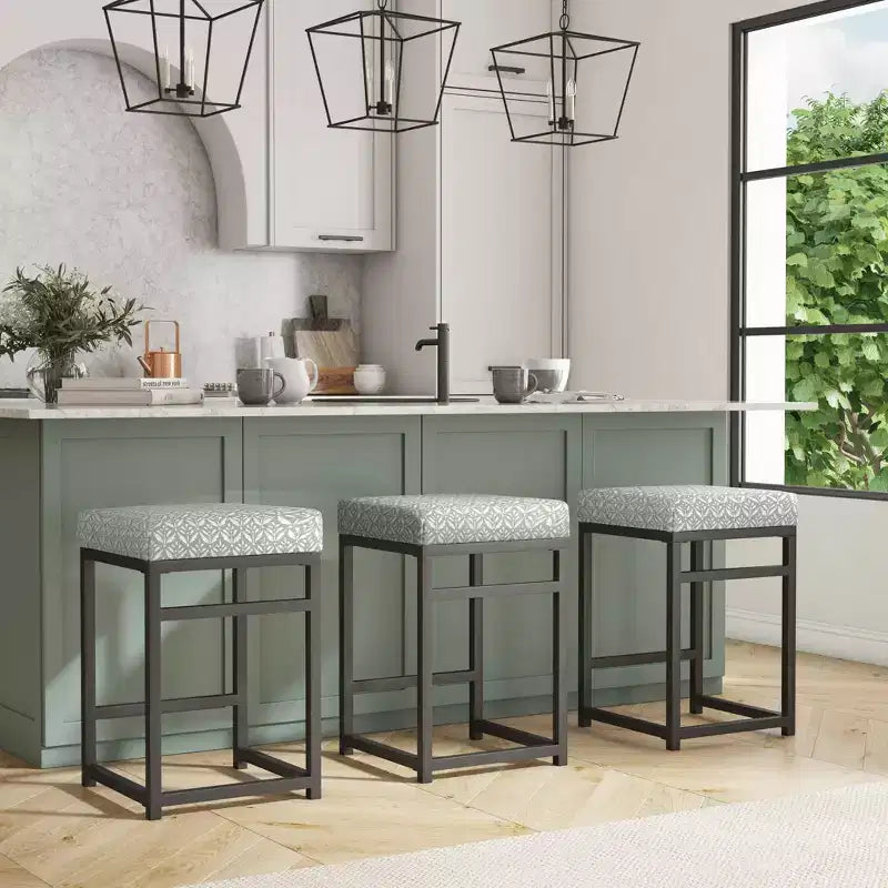 Tabouret de bar en métal à hauteur de comptoir à dossier ouvert - HomePop